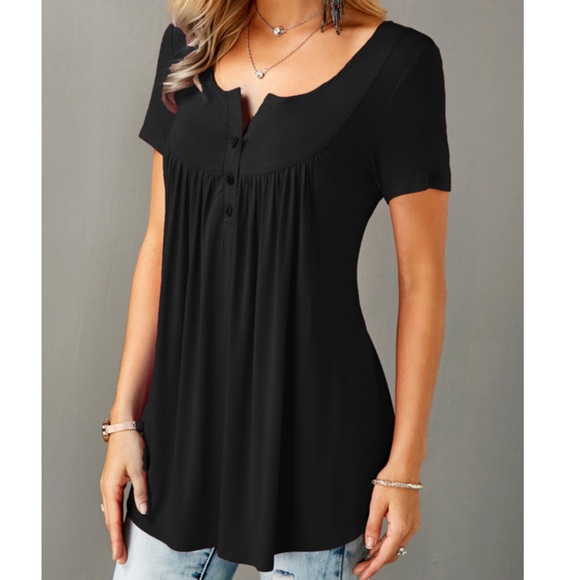 Short Sleeve Top In Black - Picture 2 of 3